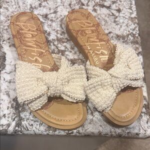 Blowfish Women's Tan and Cream Bow Sandals